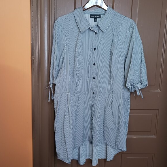 Lane Bryant Women's Button Down Short Sleeve Shirt/ Top size 24 - Picture 10 of 10